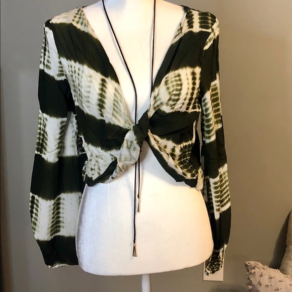 Line & Dot-Revolve - Shibori Reversible Twist Top - Picture 13 of 16